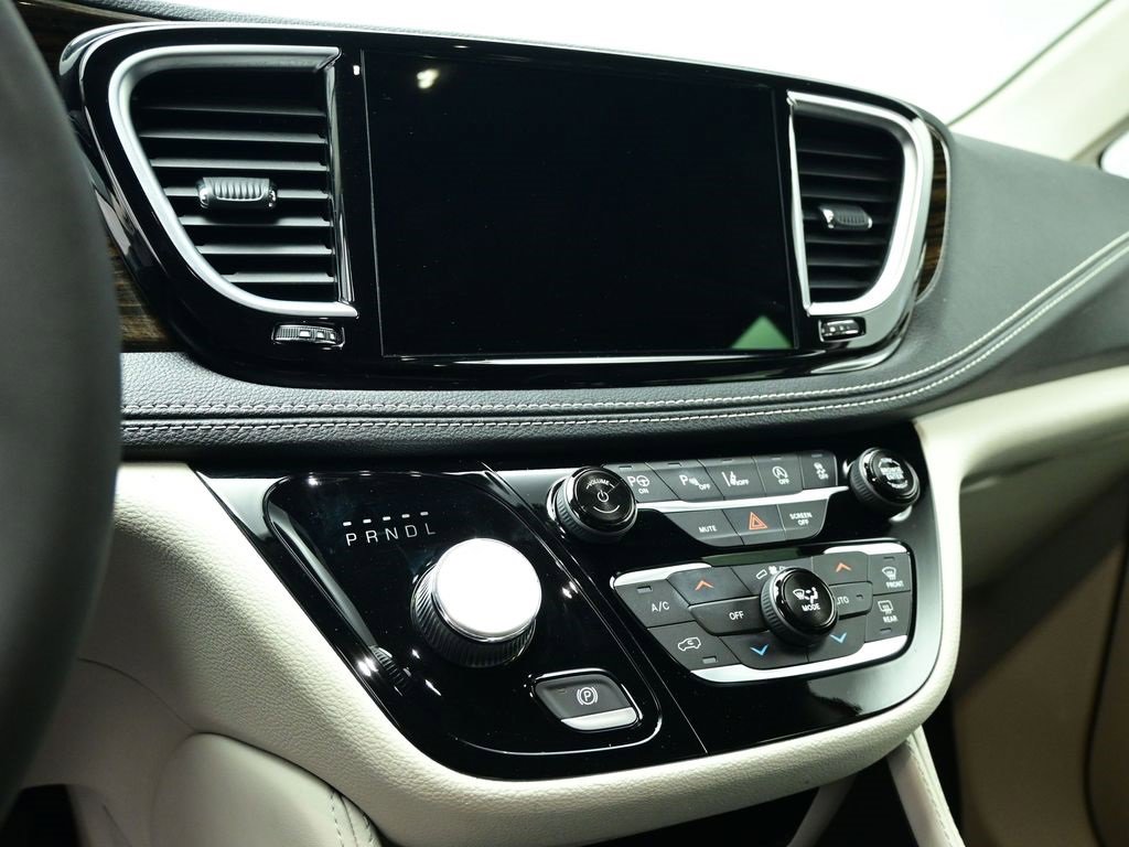 Used 2022 Chrysler Pacifica Limited image 23