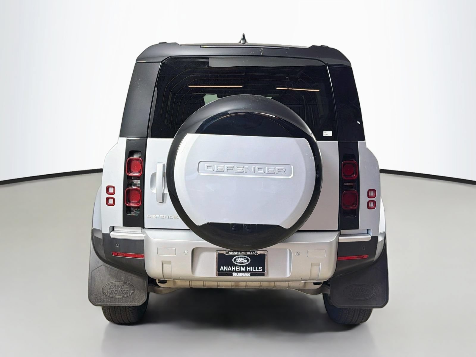 Used 2024 Land Rover Defender 110 S AWD/4WD image 4