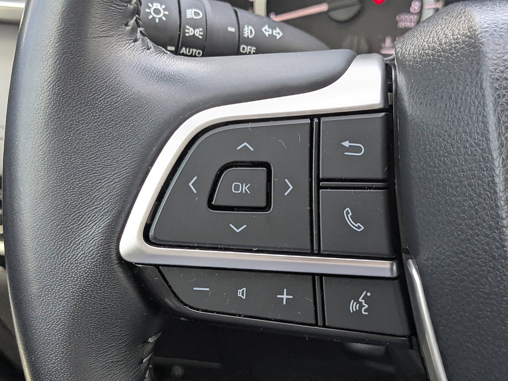Used 2023 Toyota Highlander XLE FWD image 39