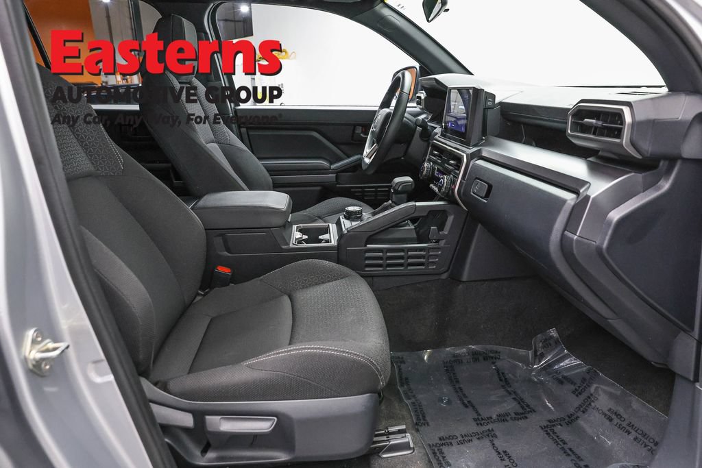 Used 2025 Toyota 4Runner SR5 AWD/4WD image 24
