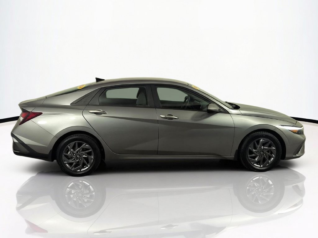 Used 2024 Hyundai Elantra SEL FWD image 5