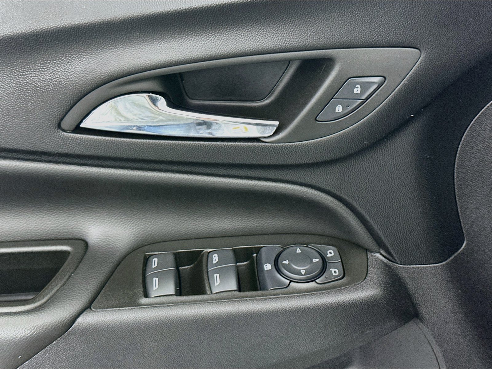 Used 2024 Chevrolet Equinox LT AWD/4WD image 19