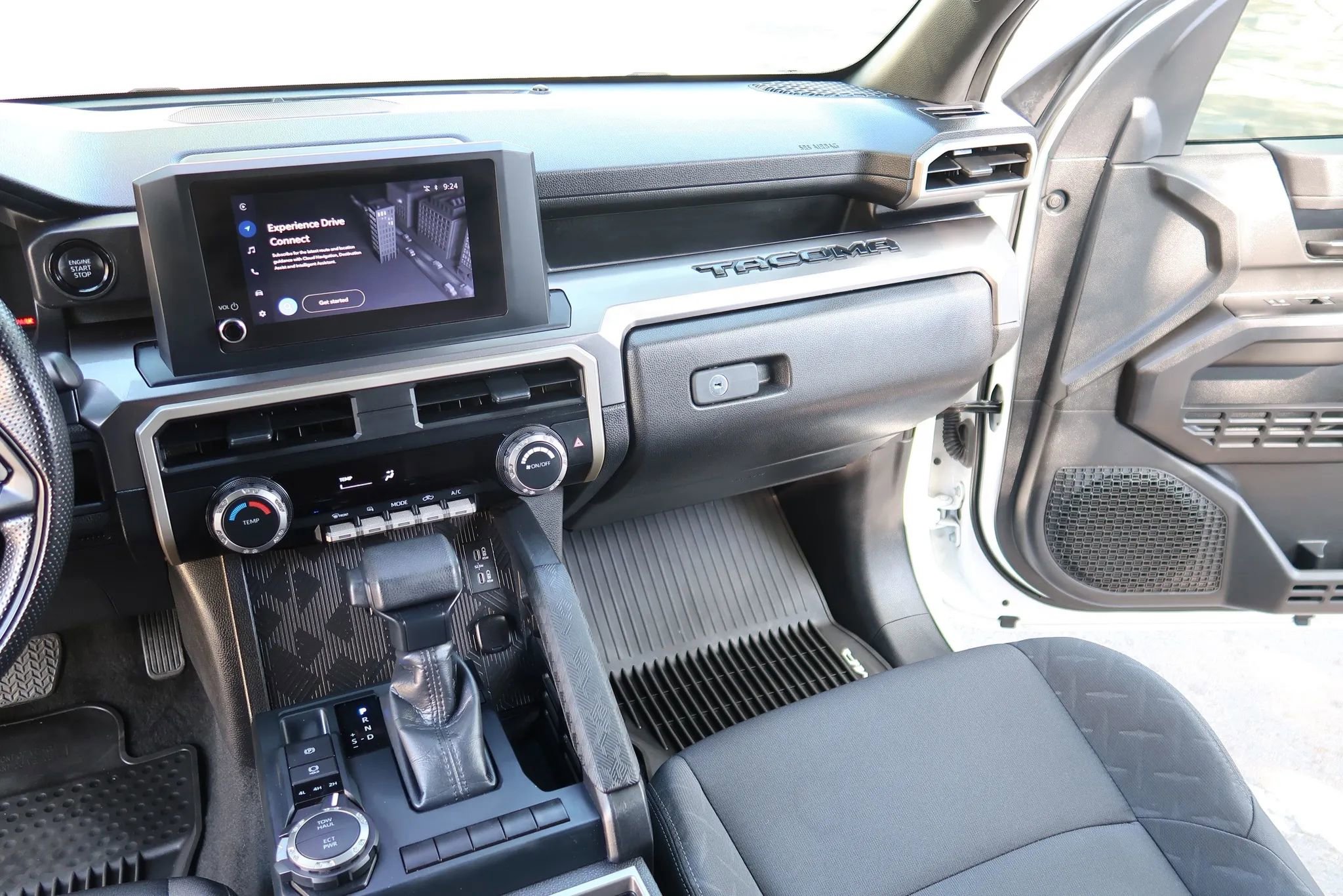 Used 2025 Toyota Tacoma SR5 AWD/4WD image 36