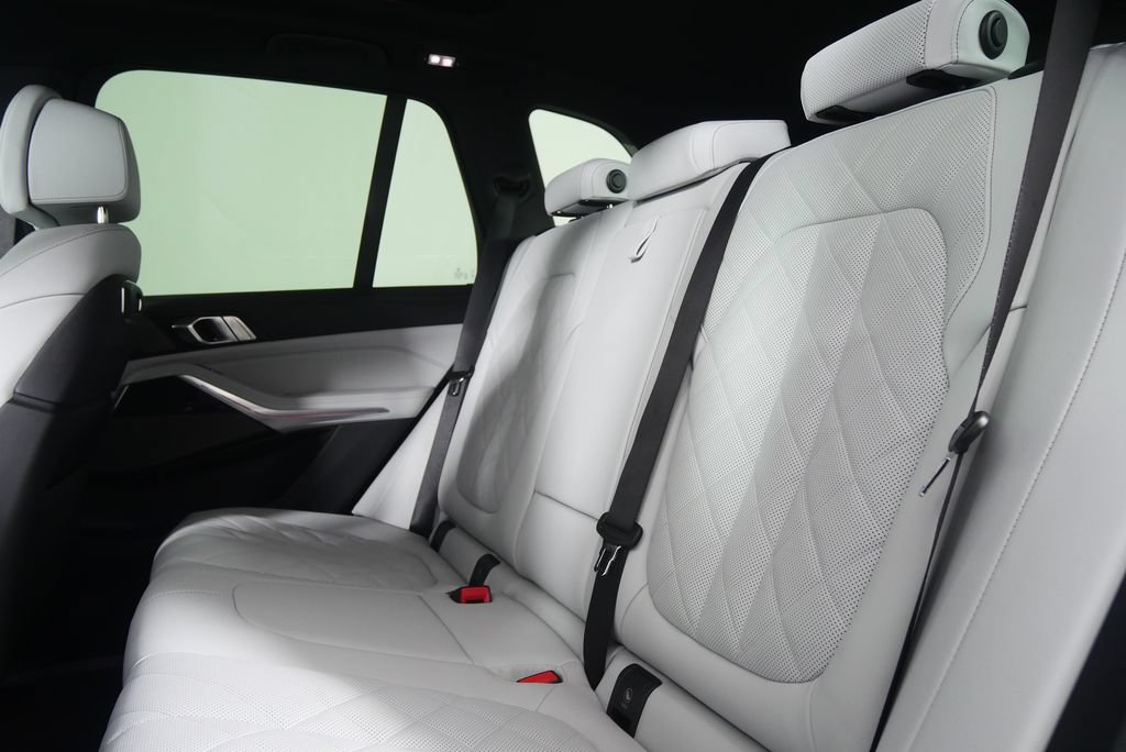 Used 2026 BMW X5 sDrive40i w/ M Sport Package RWD image 16