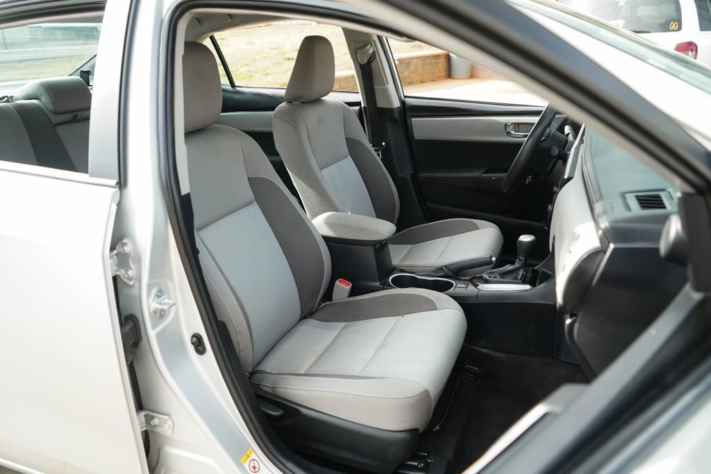 Used 2018 Toyota Corolla LE w/ Carpet Mat Package (TMS) image 33