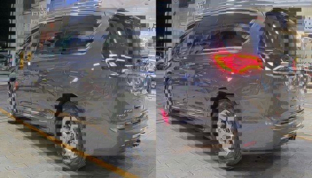 Used 2017 Chrysler Pacifica Touring-L Plus image 3