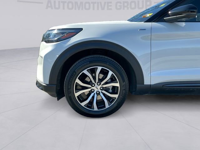 Certified 2025 Ford Explorer ST-Line image 9