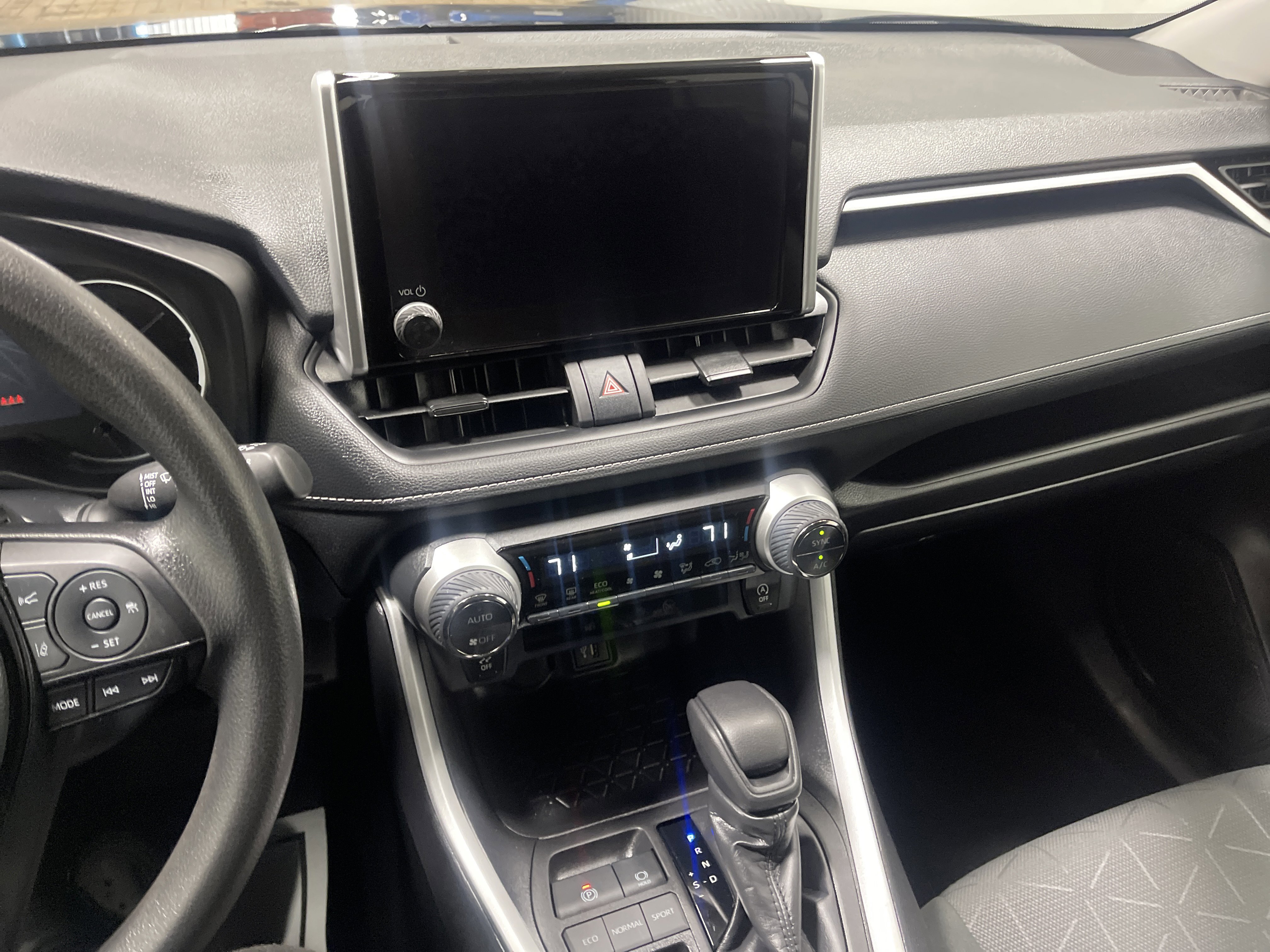 Used 2024 Toyota RAV4 XLE image 30