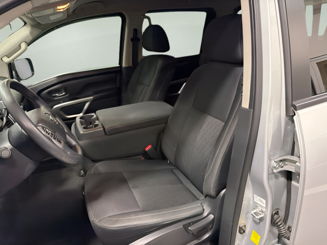 Used 2019 Nissan Titan SV AWD/4WD image 11