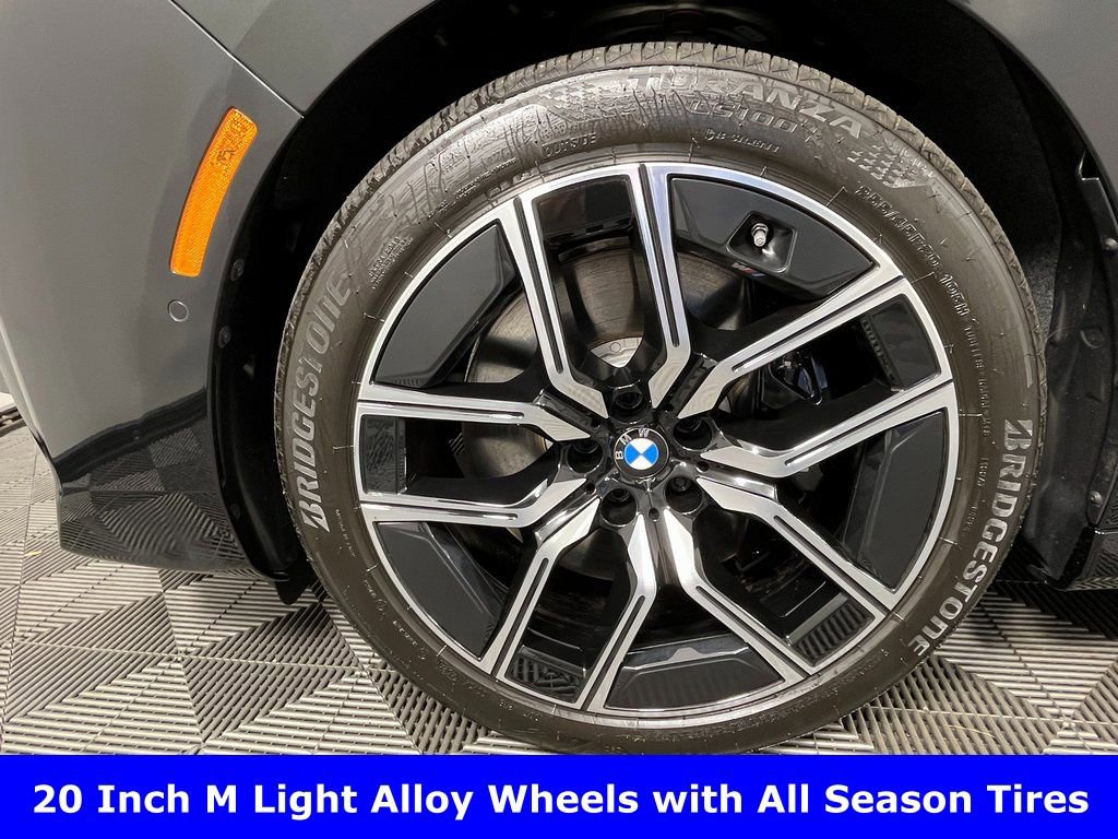 Used 2025 BMW 760i xDrive w/ Premium Package image 13