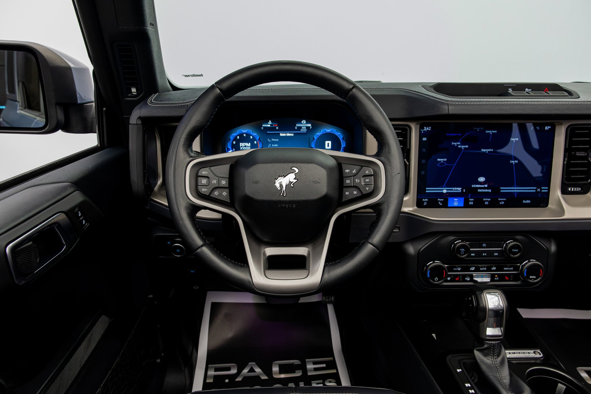 Used 2025 Ford Bronco Outer Banks AWD/4WD image 39