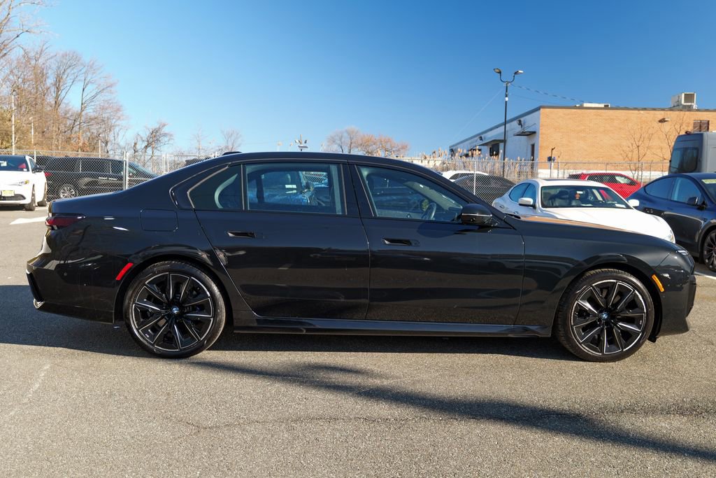 Used 2023 BMW 740i w/ Parking Assistance Package image 8