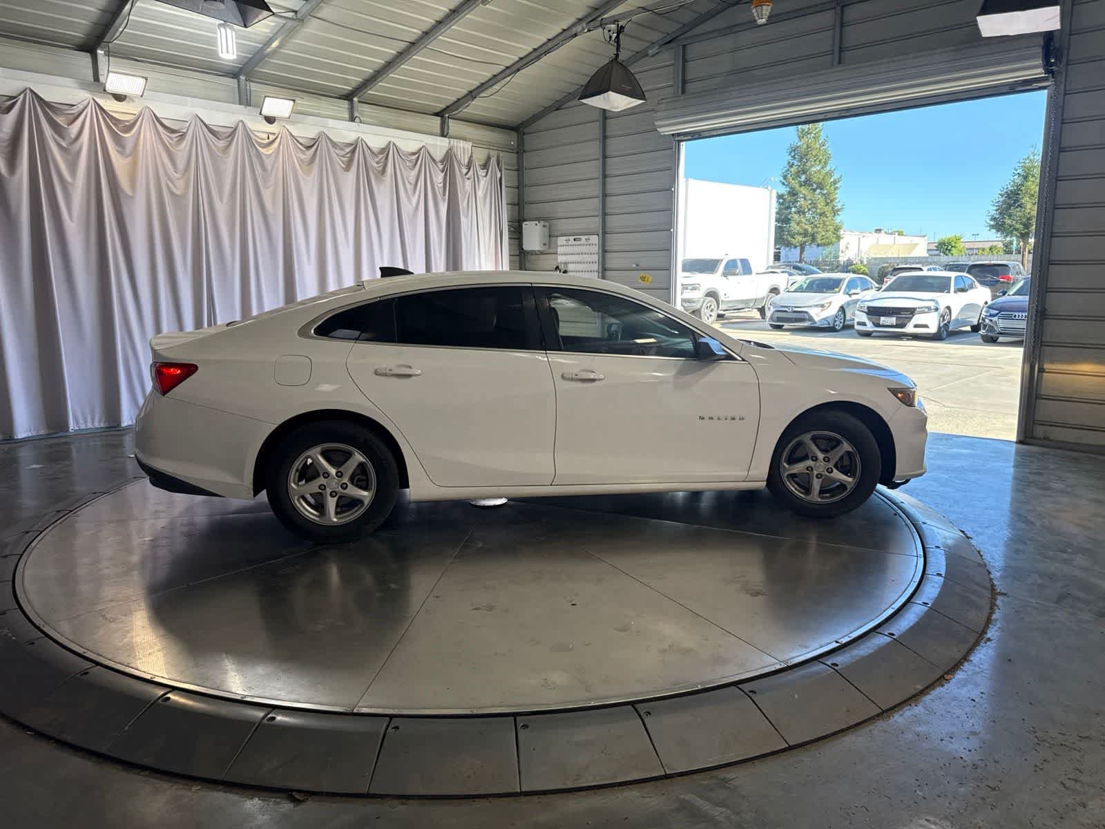 Used 2018 Chevrolet Malibu LS FWD image 3