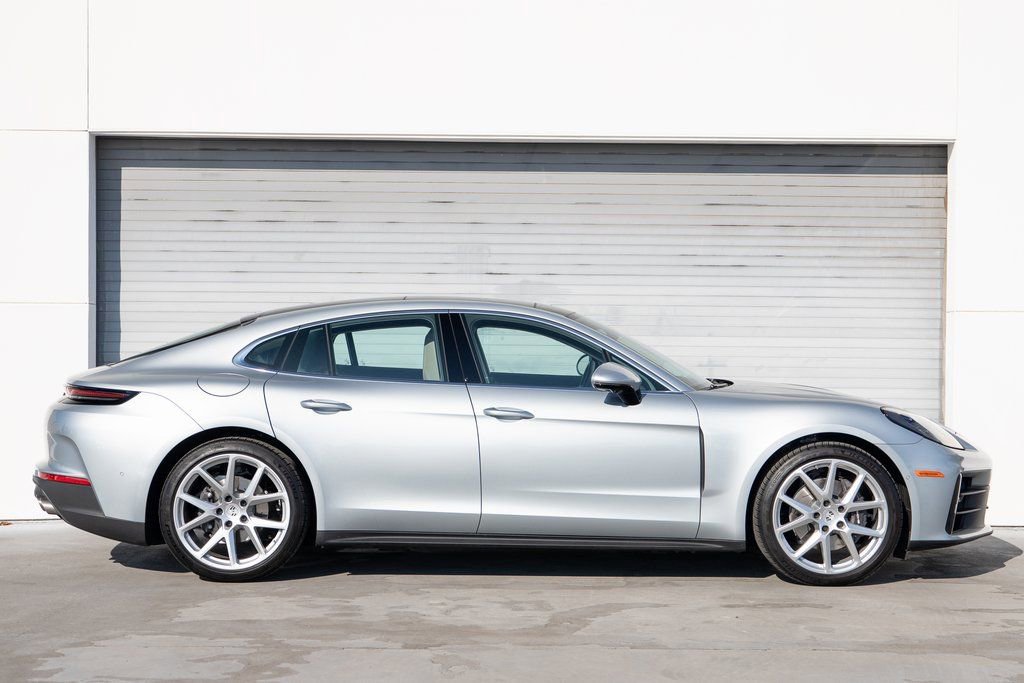 Certified 2025 Porsche Panamera image 8