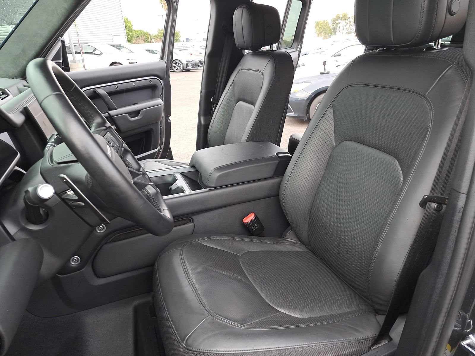 Used 2025 Land Rover Defender 110 V8 image 14