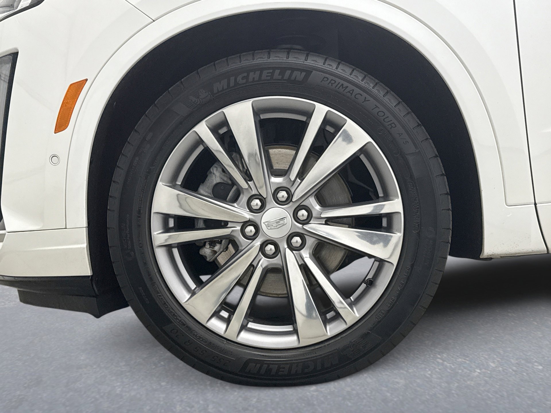 Used 2023 Cadillac XT6 Premium Luxury w/ Technology Package AWD/4WD image 29