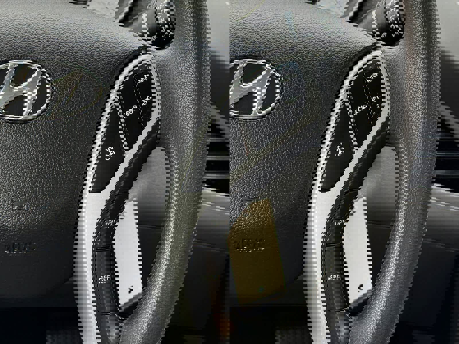 Used 2011 Hyundai Elantra GLS w/ Navigation Pkg 4 image 16