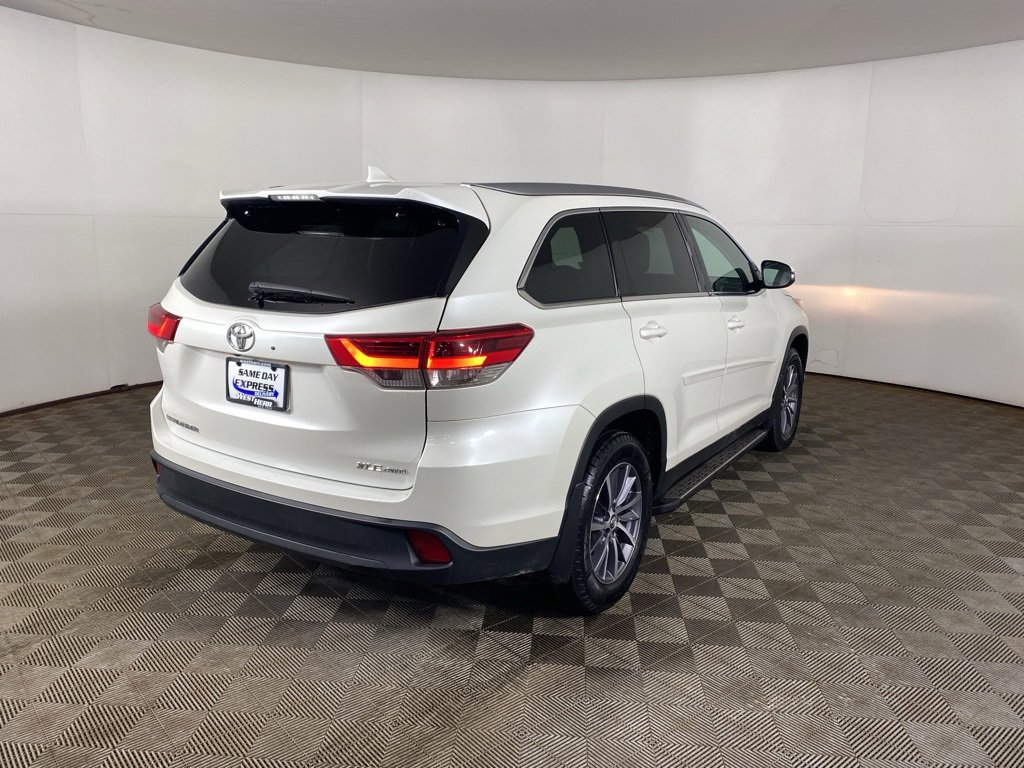 Used 2019 Toyota Highlander XLE image 10