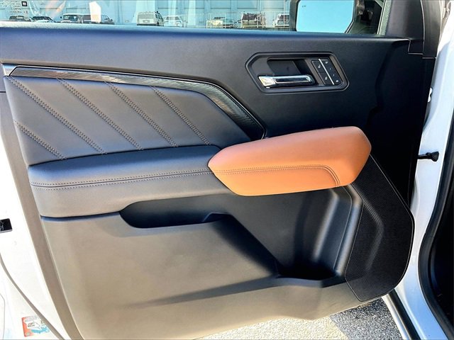 Used 2023 GMC Canyon AT4 w/ AT4 Premium Package image 9