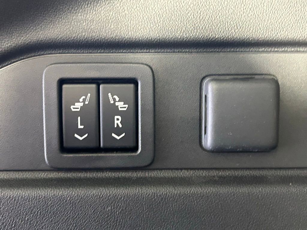 Used 2023 Cadillac Lyriq AWD image 15