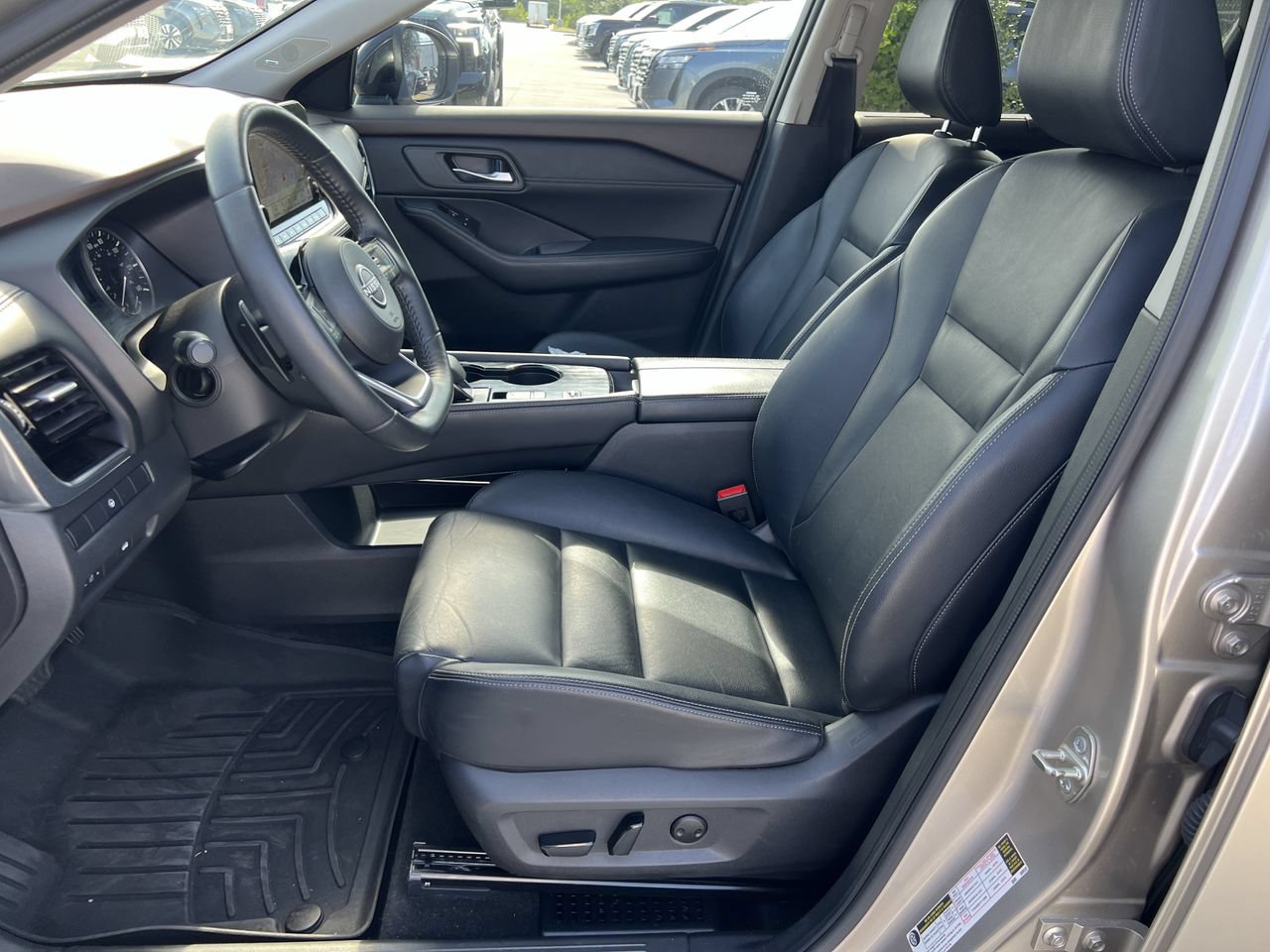 Used 2023 Nissan Rogue SL w/ SL Premium Package FWD image 5