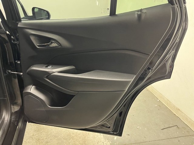 Used 2025 Chevrolet Trax LS w/ LS Convenience Package image 21