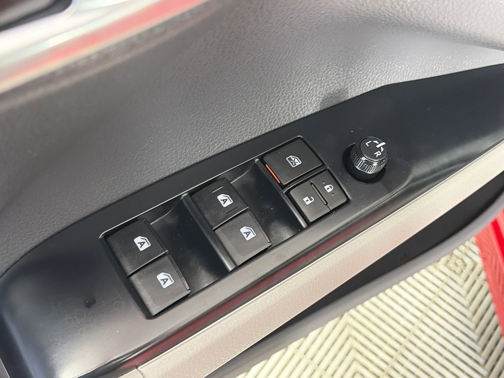 Used 2020 Toyota Camry SE w/ Carpet Mat Package FWD image 25