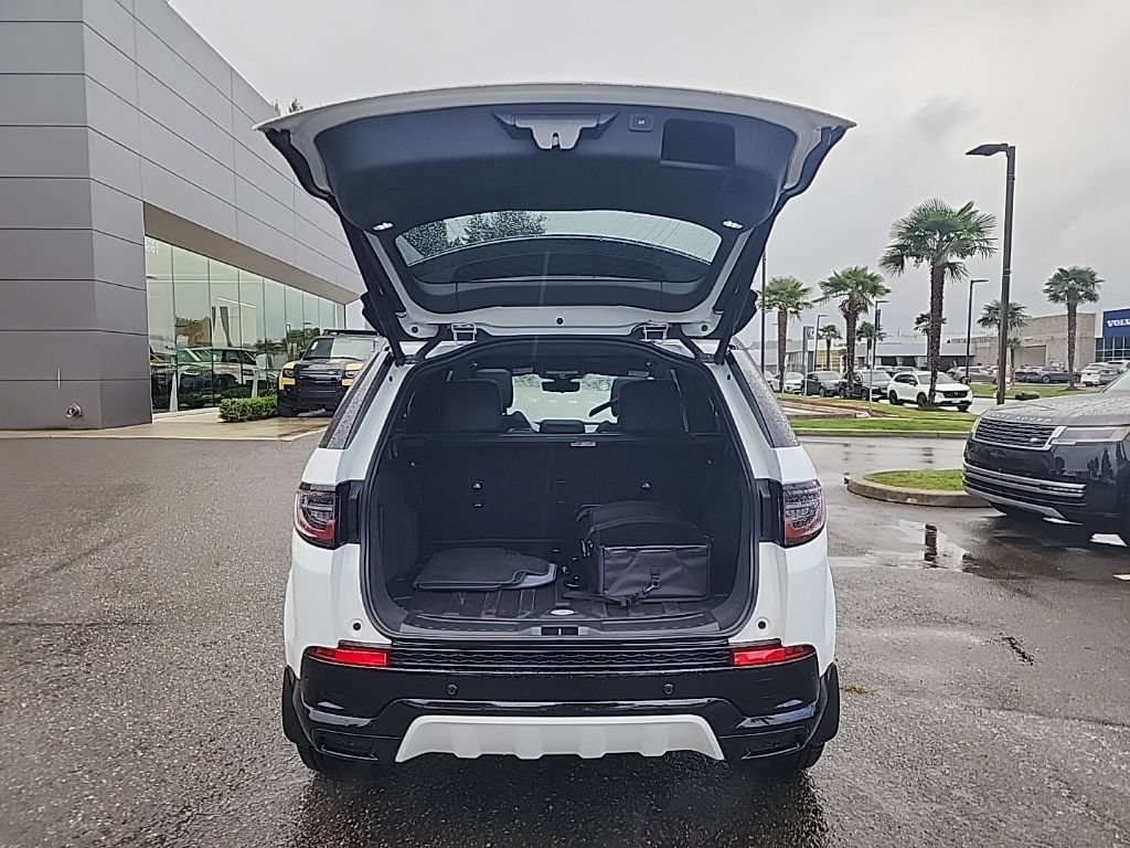 New 2026 Land Rover Discovery Sport Landmark AWD/4WD image 16