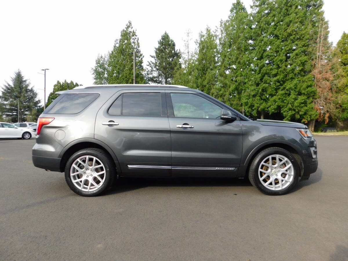 Used 2017 Ford Explorer Limited image 23