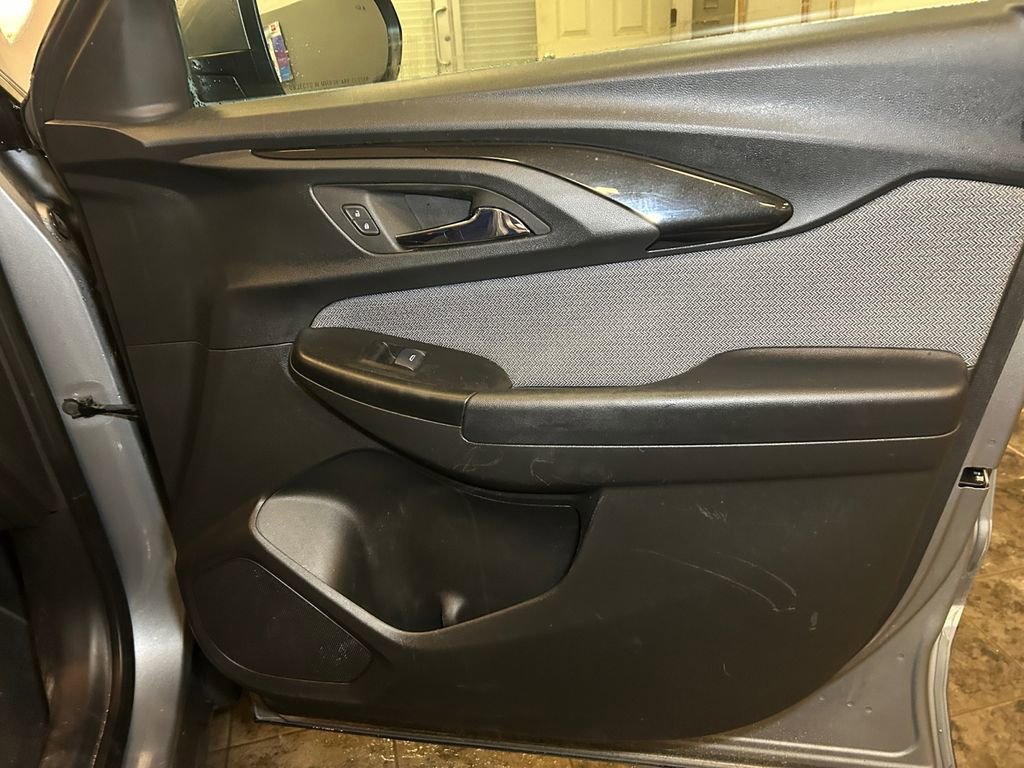 Used 2023 Chevrolet TrailBlazer LT w/ Convenience Package image 16