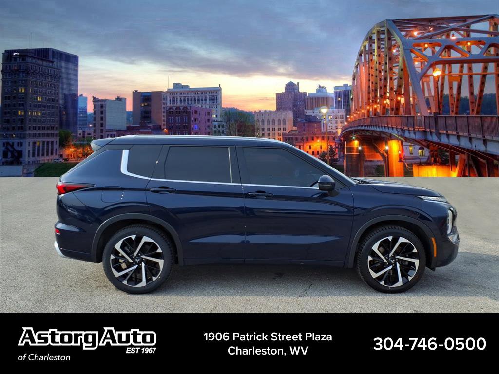 Used 2022 Mitsubishi Outlander SEL image 2