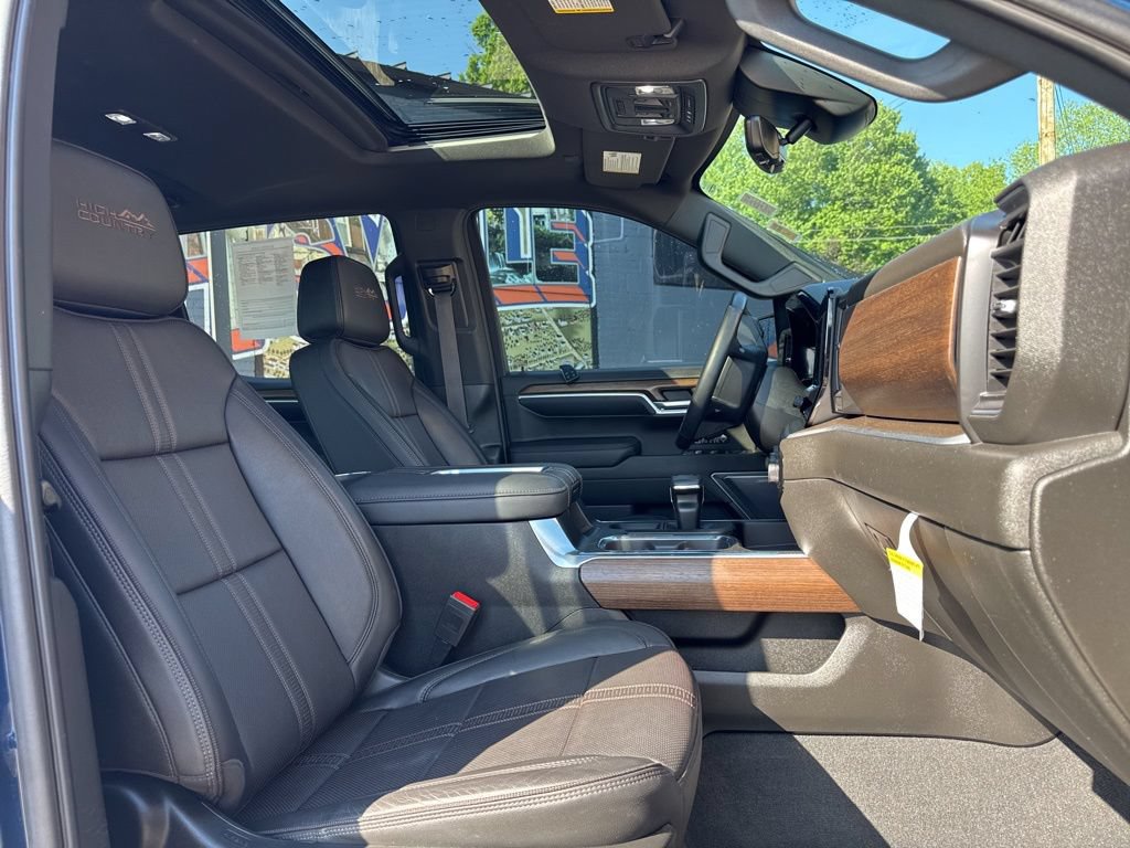 Used 2022 Chevrolet Silverado 1500 High Country w/ Technology Package AWD/4WD image 11
