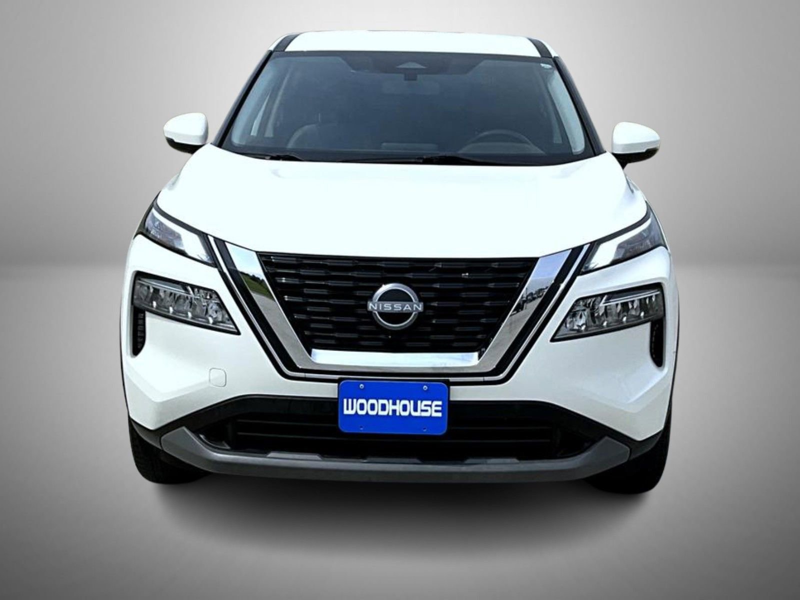 Used 2022 Nissan Rogue SV image 2