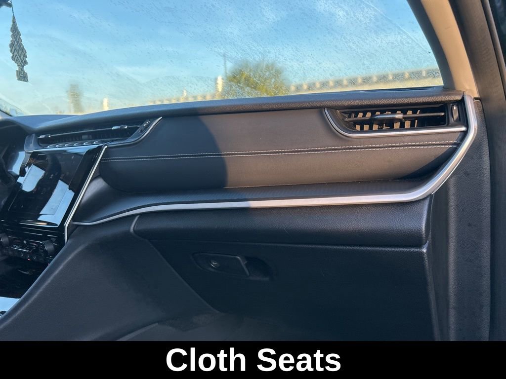 Used 2023 Jeep Grand Cherokee L Laredo image 24