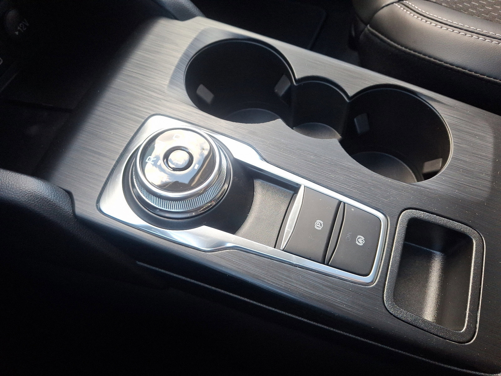 New 2025 Ford Escape Plug-in Hybrid w/ Class II Trailer Tow Package image 17