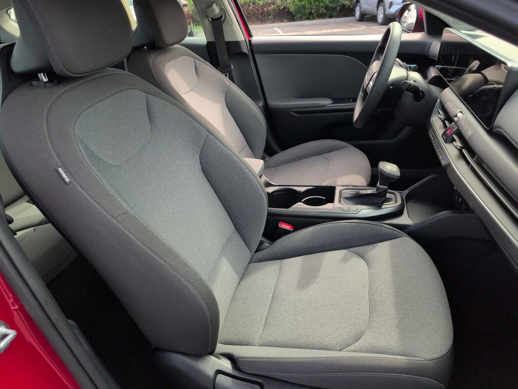 Used 2025 Kia K4 LXS image 31