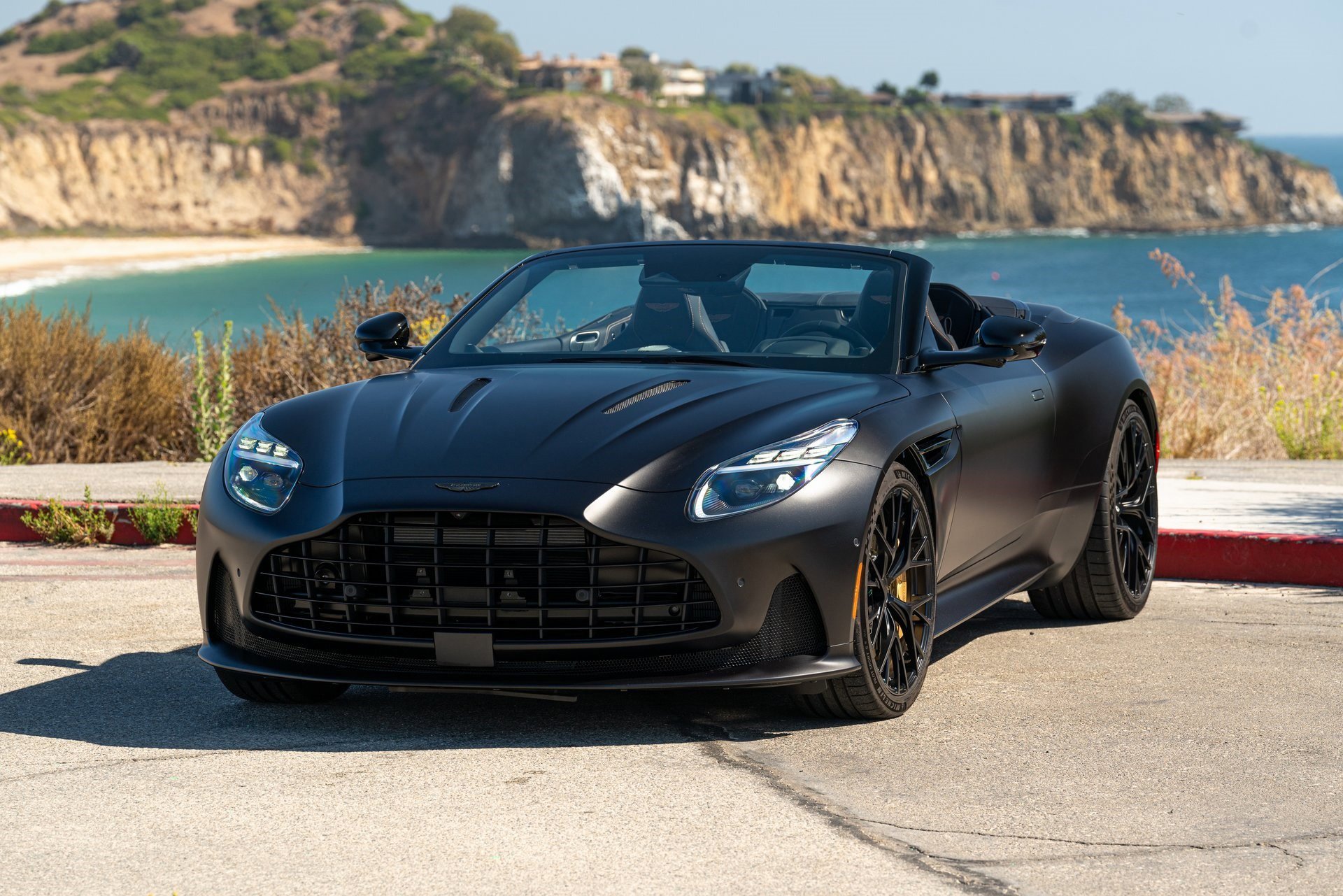 Used 2025 Aston Martin DB12 Convertible RWD image 3