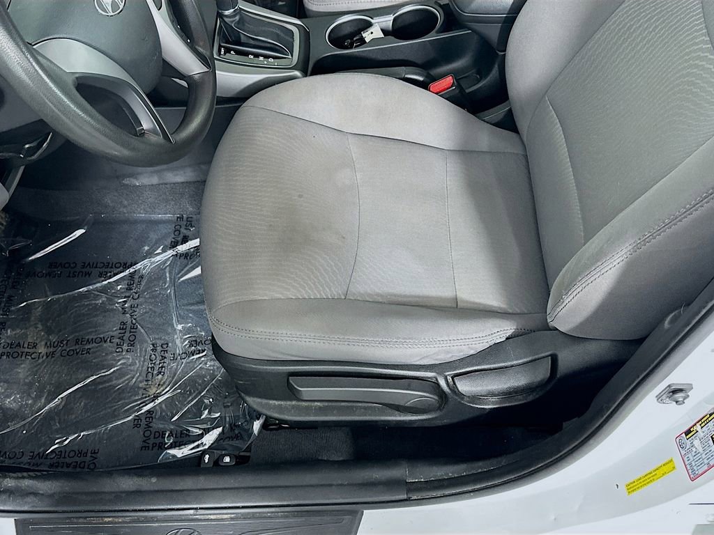 Used 2015 Hyundai Elantra SE image 24