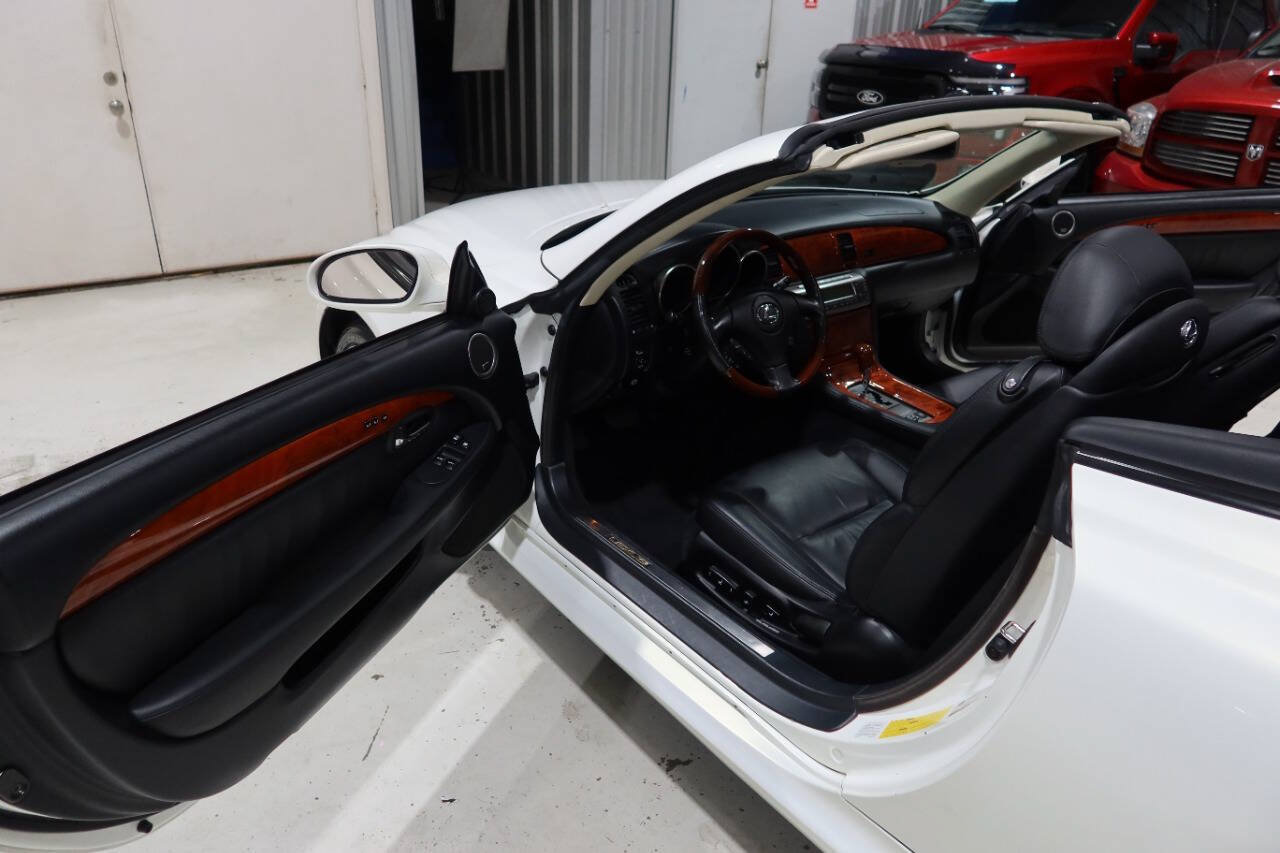 Used 2005 Lexus SC 430 Convertible RWD image 18