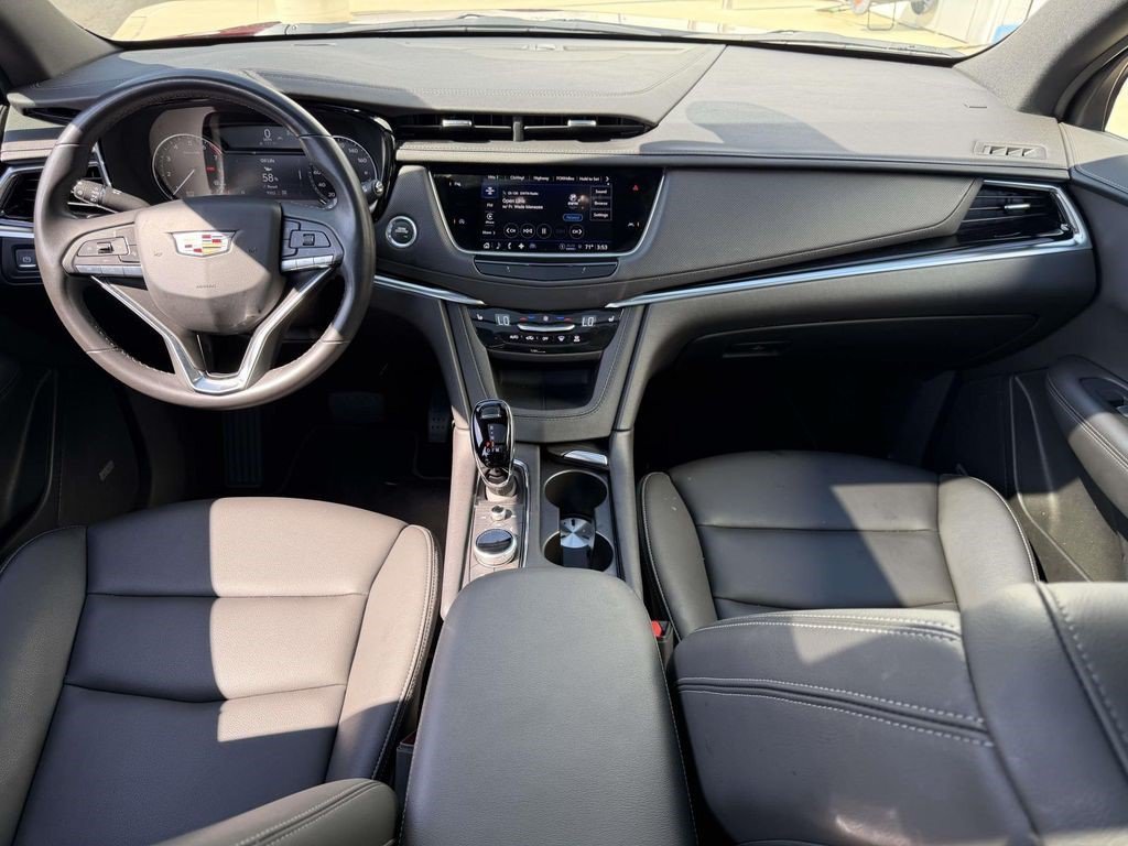 Certified 2025 Cadillac XT6 Luxury AWD/4WD image 16