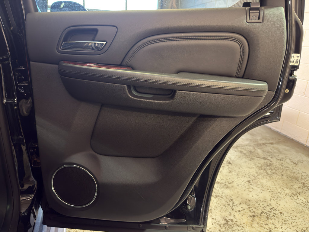 Used 2014 Cadillac Escalade Luxury AWD/4WD image 25