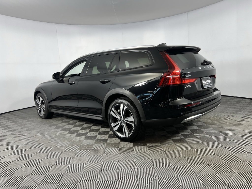 Used 2025 Volvo V60 B5 Cross Country Plus image 8