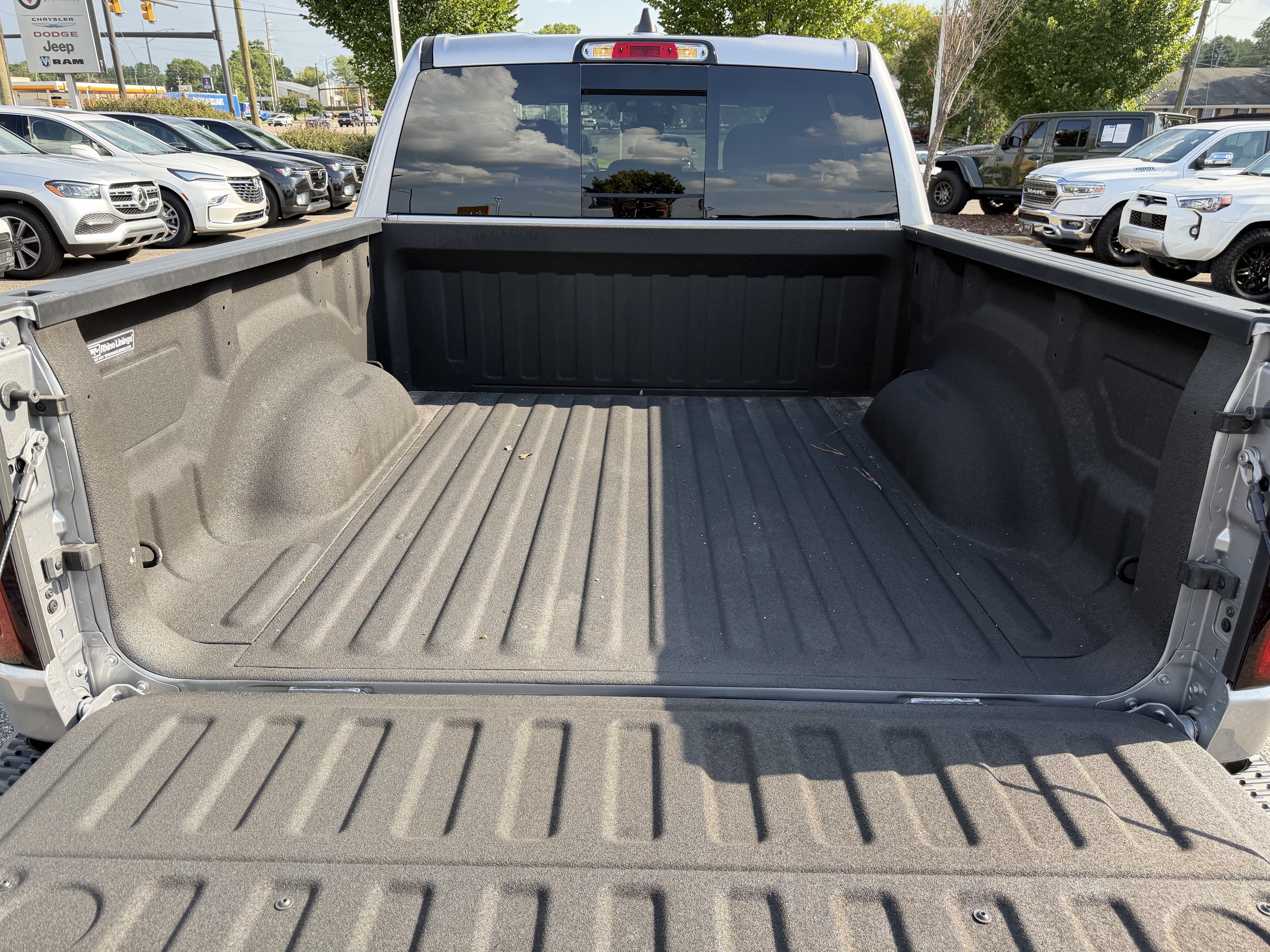 Used 2025 RAM 1500 Warlock AWD/4WD image 32