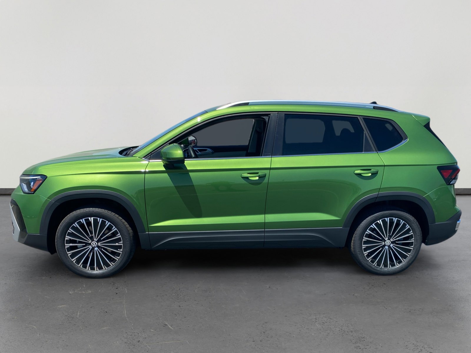 New 2025 Volkswagen Taos SE image 2