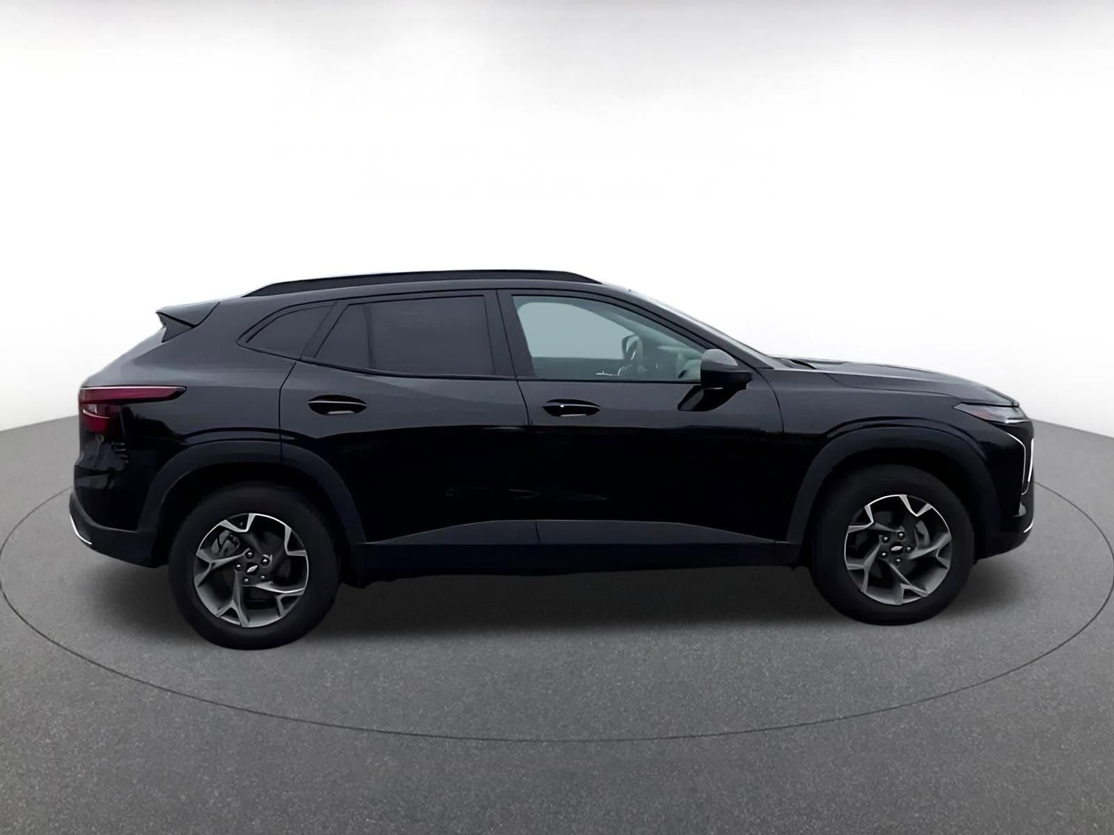 Used 2025 Chevrolet Trax LT w/ LT Convenience Package FWD image 16