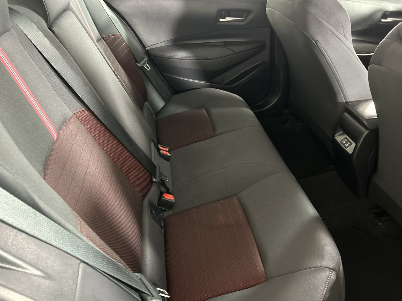 Used 2025 Toyota Corolla SE FWD image 25
