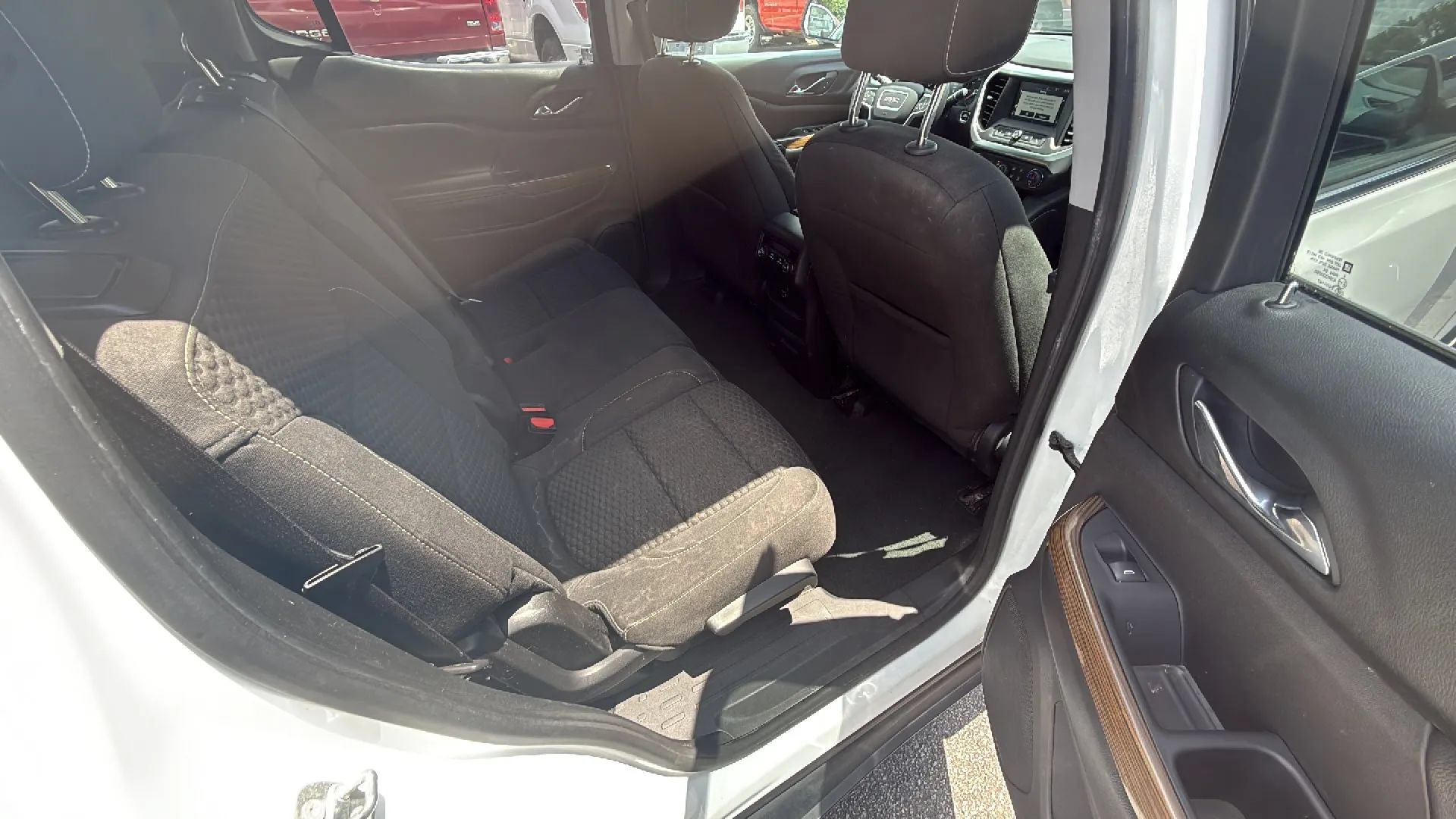 Used 2018 GMC Acadia SLE FWD image 18