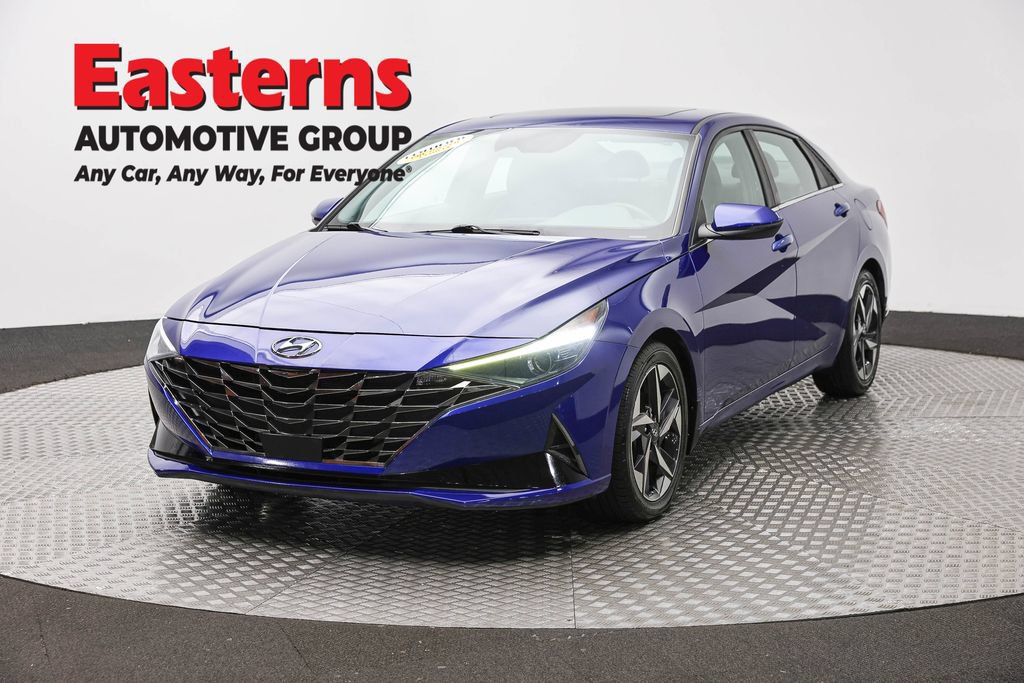 Used 2022 Hyundai Elantra SEL w/ Convenience + Premium Package