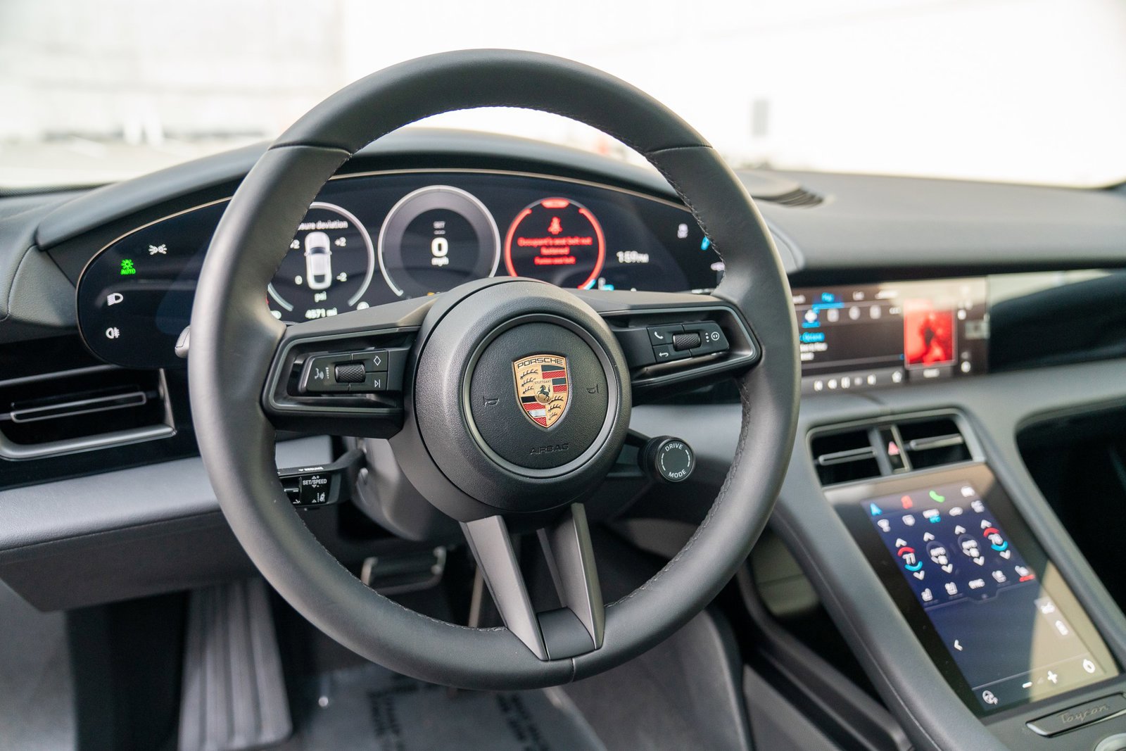 Used 2025 Porsche Taycan image 14