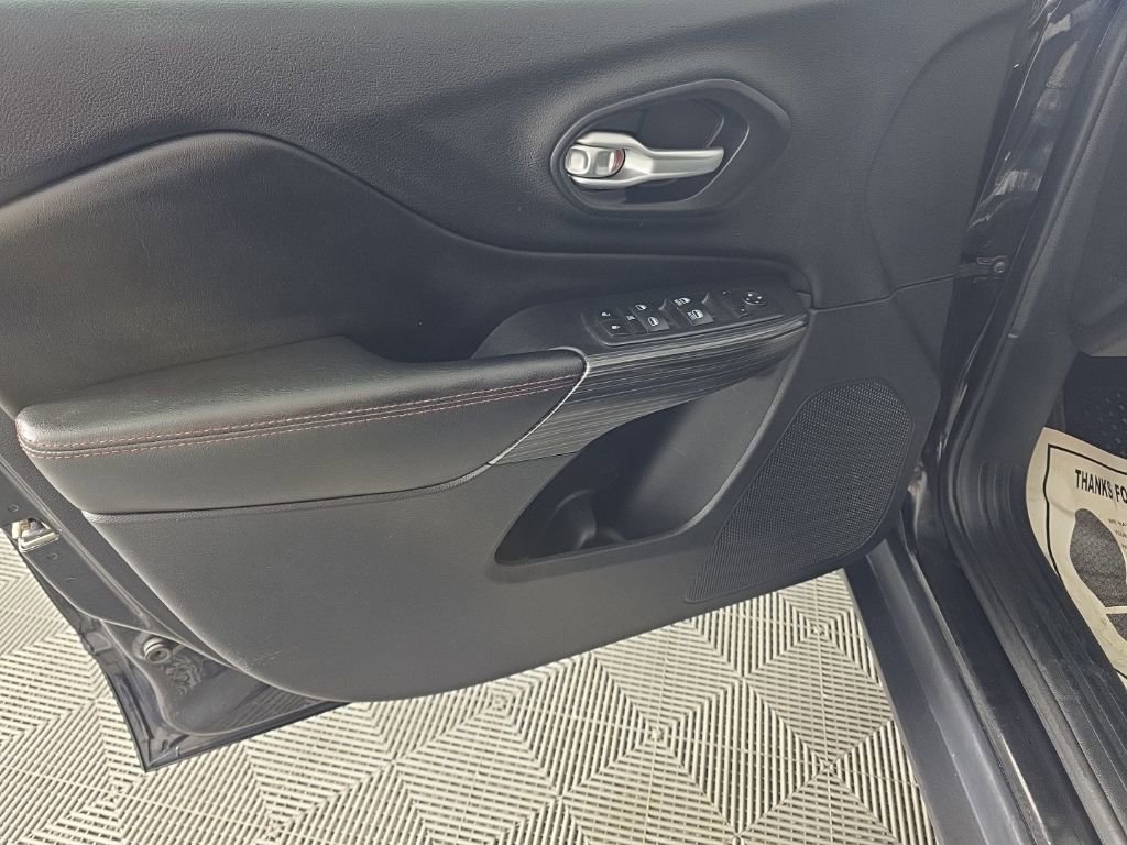 Used 2016 Jeep Cherokee Trailhawk w/ Leather Interior Group image 12